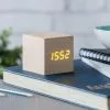 Gingko Radio Réveil Cube Click Clock - LED Maple / Orange