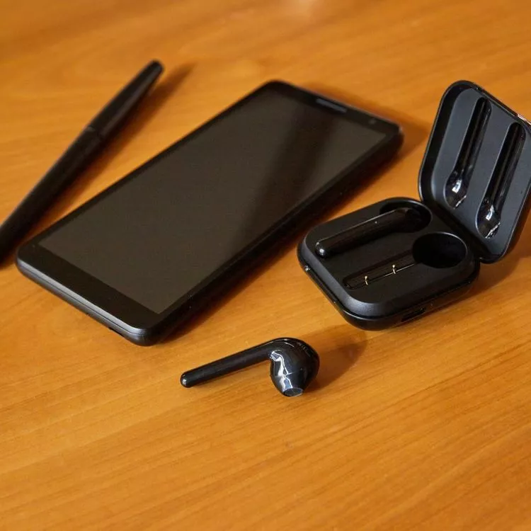 ESSENTIEL B Ecouteurs EBTWS00 Noir 2 ESSENTIEL B Ecouteurs EBTWS00 Noir – Image 2